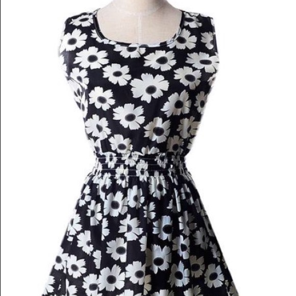 BRAND NEW LIVA GIRL SLEEVELESS FLORAL DRESS SZ L - Picture 3 of 4